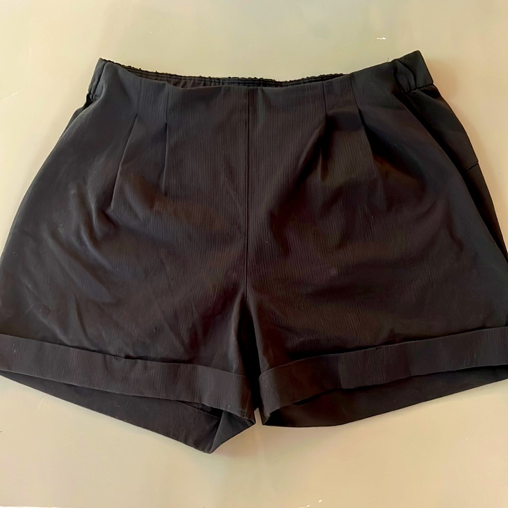 Size 6 Lululemon casual shorts